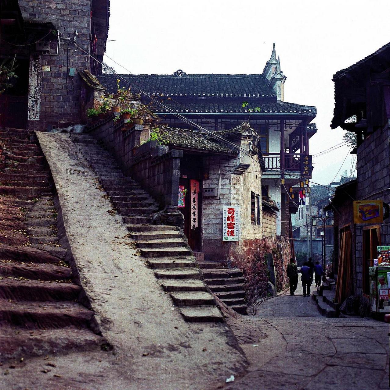 西沱古镇位于重庆市石柱土家族自治县,是一个既有历史悠久,文化底蕴