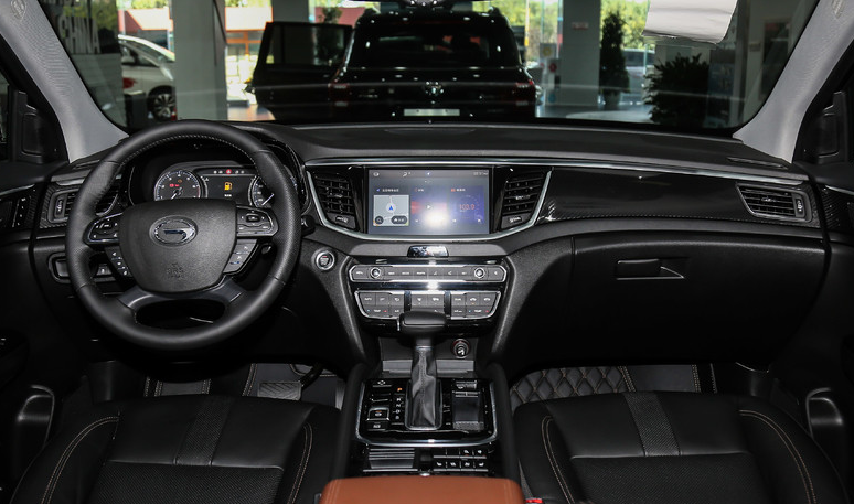 传祺gs7,外表十分霸气,符合年轻人的审美,开出去排面十足