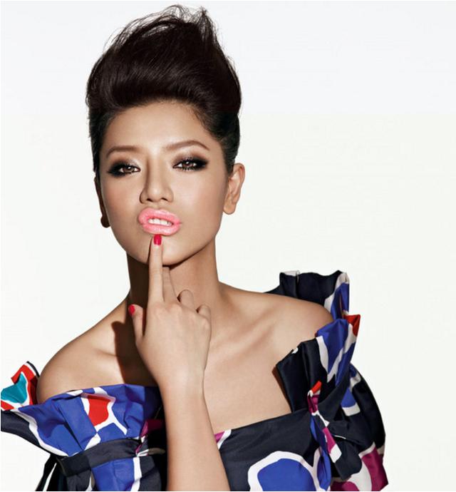 江映蓉终于卸下浮夸浓妆,一改以往浮夸风格,化淡妆原来美如少女