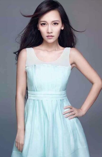 有一次孙骁骁上某个综艺,主持人让孙骁骁发信息给男闺蜜看谁先回,骁骁