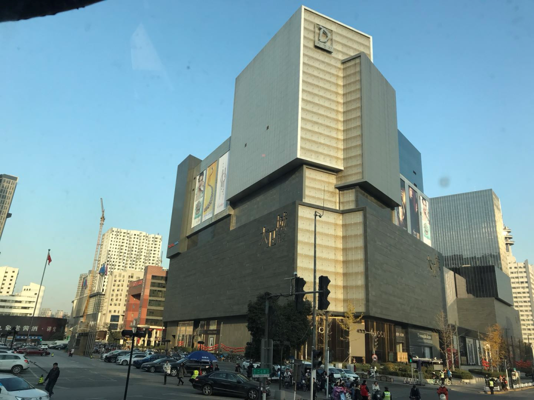 郑州老牌商场金博大闭店,200员工无所适从,一个时代的结束