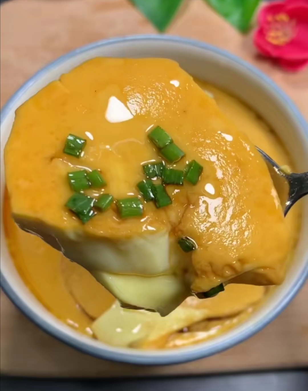 蒸鸡蛋糕的方法其实很简单,鲜香滑嫩非常好吃