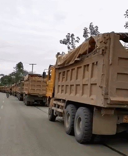 推荐：超载被查司机叫了40辆货车“撑腰”，交警：全部超载，全罚！