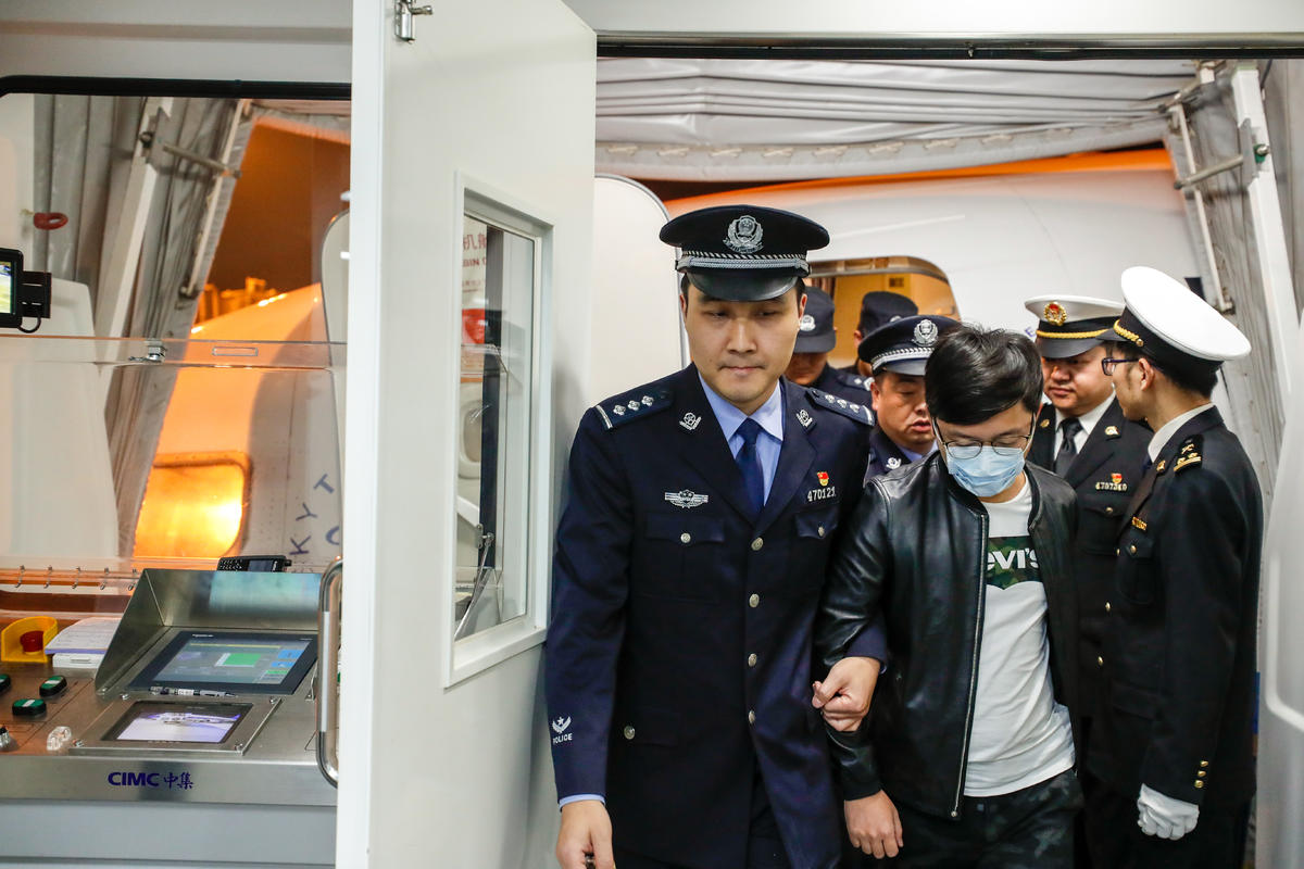 武汉海关缉私局境外缉捕走私犯罪嫌疑人回国