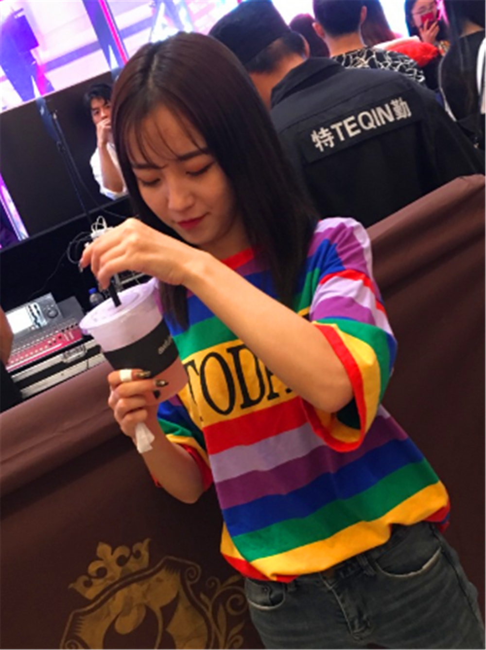 莉哥线下活动暴露真实颜值,这脸庞和笑容你们感受一下!