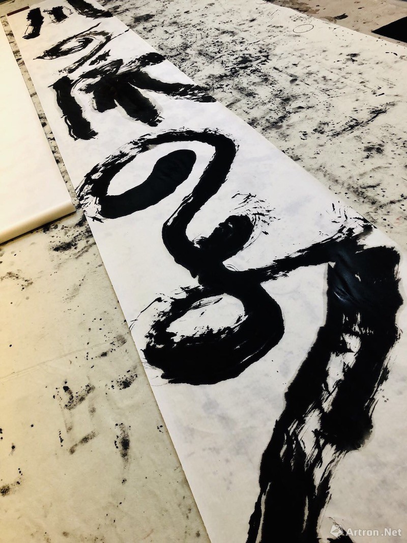 《川の流れのように》为东京展特别书写的川流不息