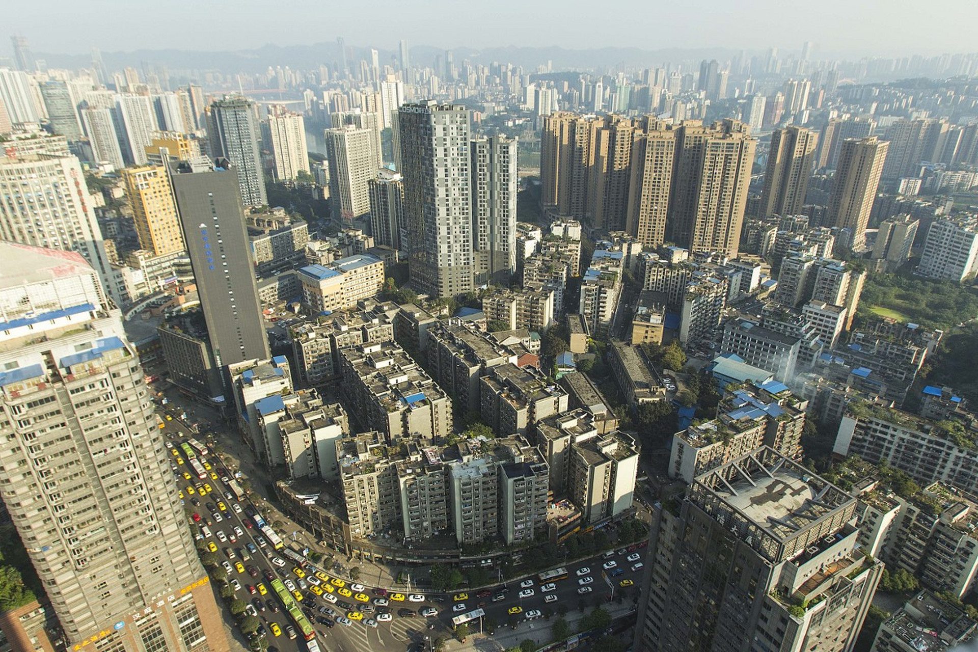 来到重庆的观音桥,看看重庆一个新崛起的cbd.