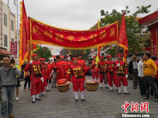 民间文化特色的"退神"仪式拉开了海口市第十八届冼夫人文化节的大幕