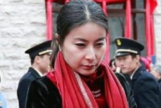 她是"跳水皇后",现37岁白发,双目几近失明,网友:能好吗?