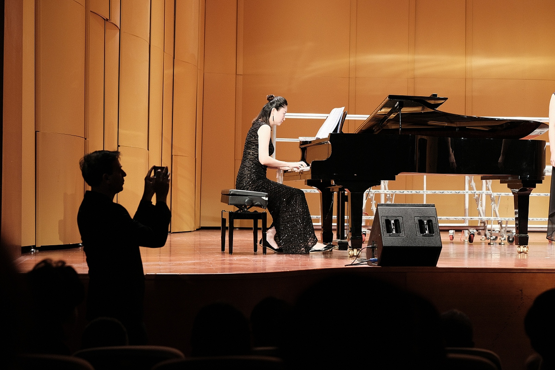 声乐专业的学科设置包括音乐理论,表演技巧,艺术史等多个方面.