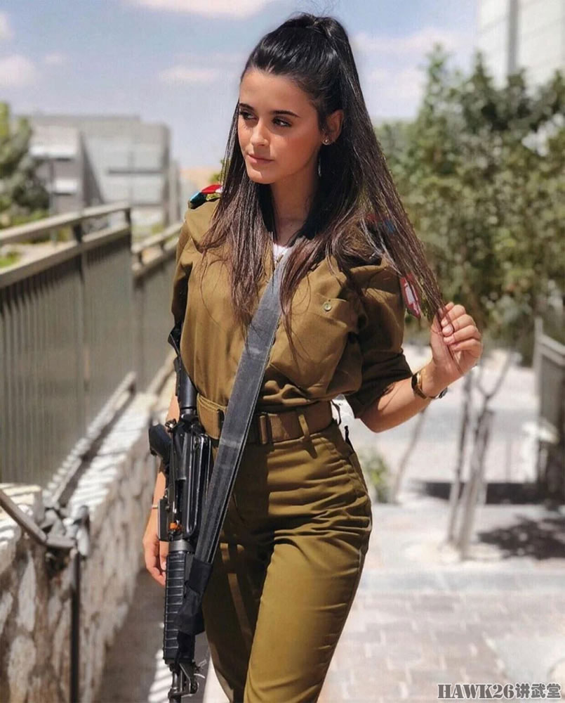 以色列女兵 将橄榄绿军服穿出别样风情