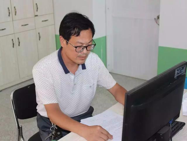 驻邓州市罗庄镇肖营村第一书记刘富春——坚守岗位 履职尽责被评为