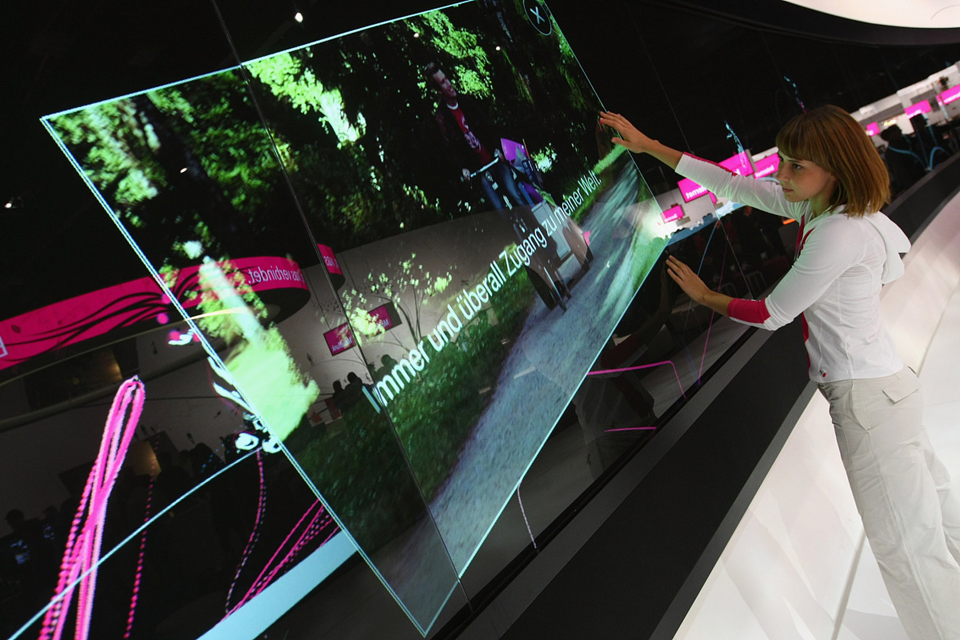 身临其境的体验,能够以三维形态展示企业,产品或服务,创建互动展项