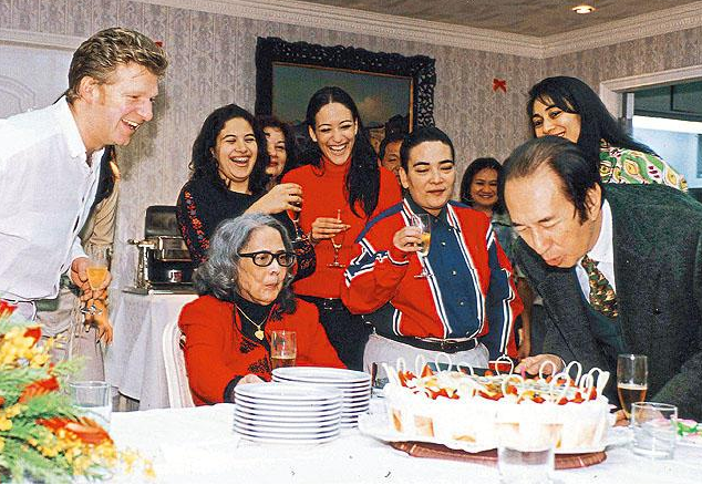 赌王长女何超英与霍启刚父亲是发小,霍震霆称其年轻时漂亮又前卫