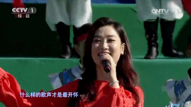 [图]凤凰传奇现场演唱《最炫民族风》，一首火遍全国上下的歌曲，好听