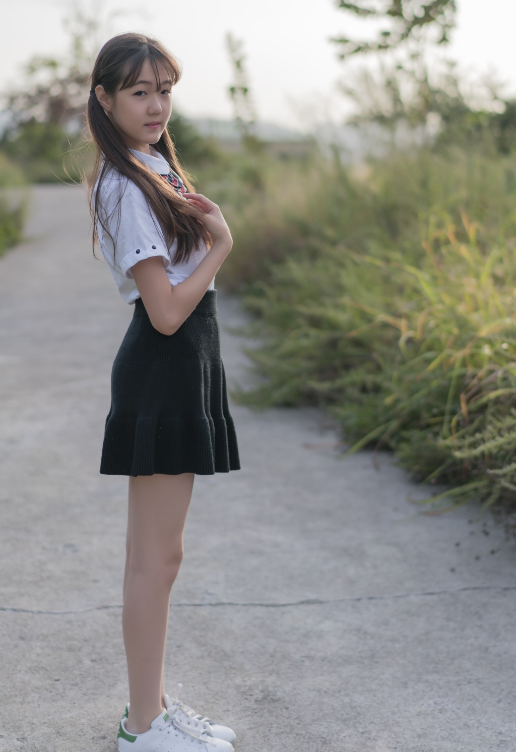 她在《因为遇见你》中饰演张雨欣的童年,如今出落成长腿小美女!