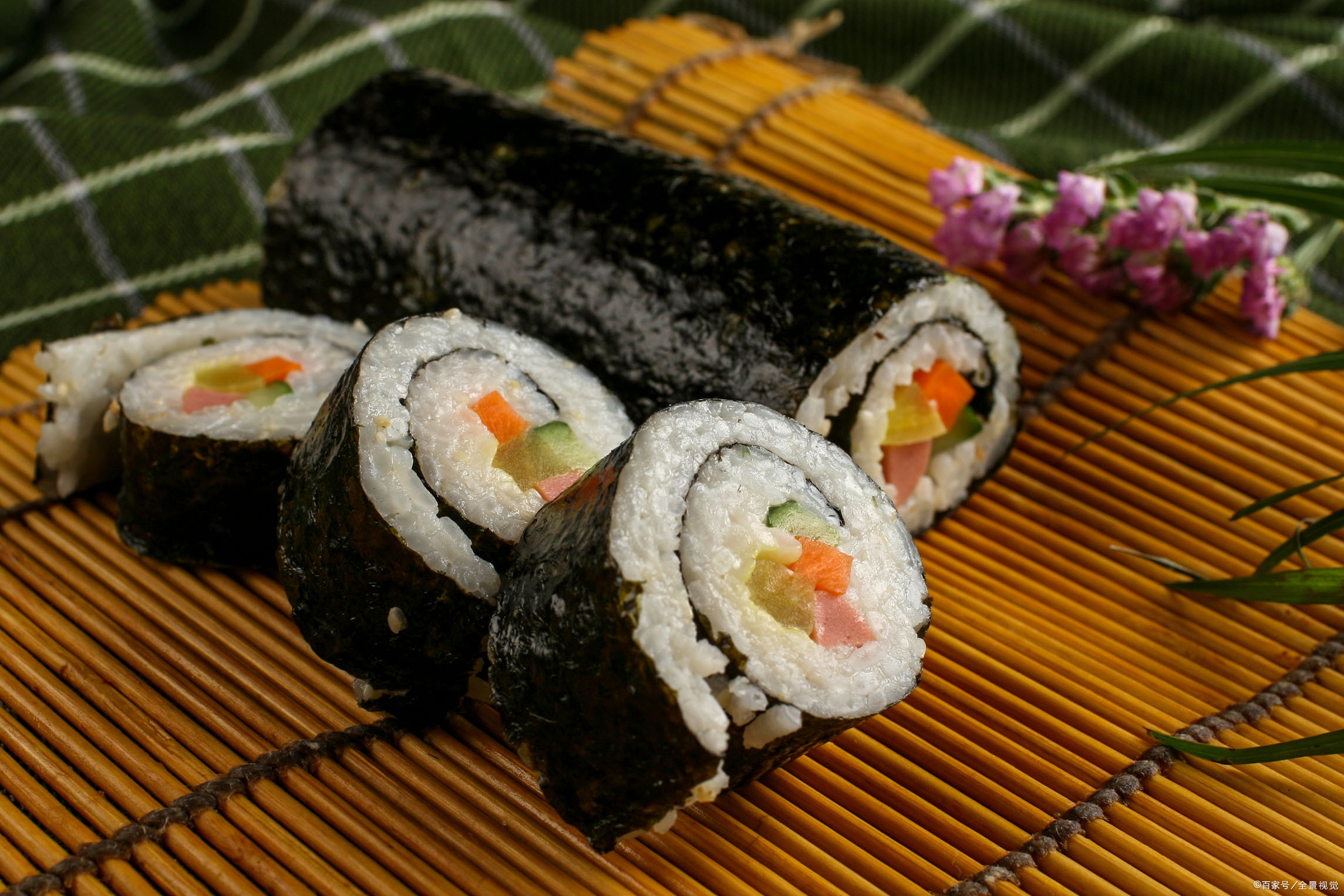 揭秘紫菜包饭里的黄萝卜条做法,在家就可以做,摆摊卖也行