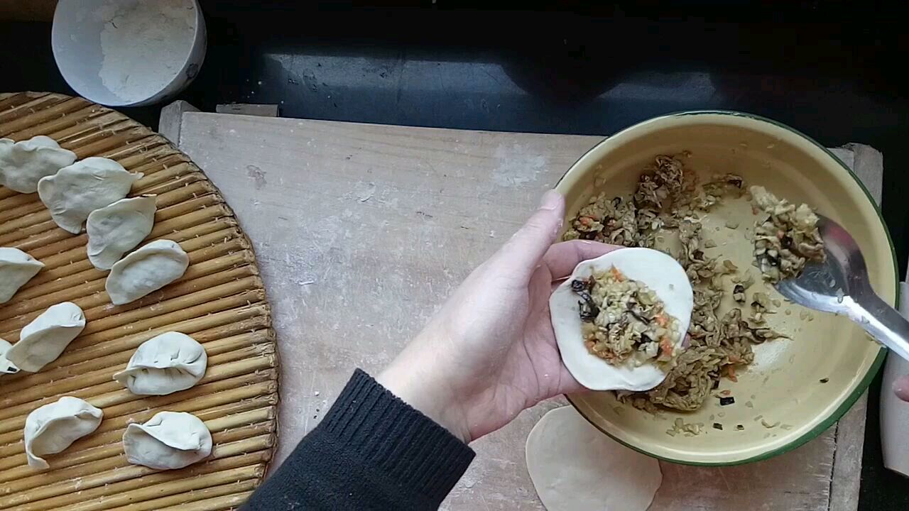 饭店师傅教你包元宝水饺,新手一看就会
