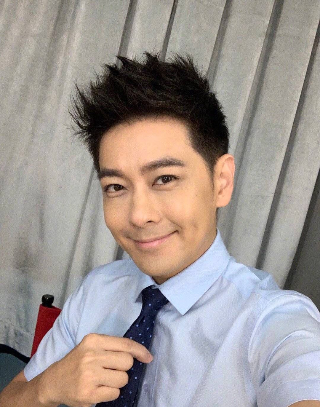 不老男神林志颖晒出弟弟婚礼照片,三辆豪车迎亲,场面非常盛大