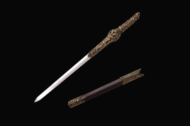 剑鞘采用进口黑檀木,纯铜浮雕剑装