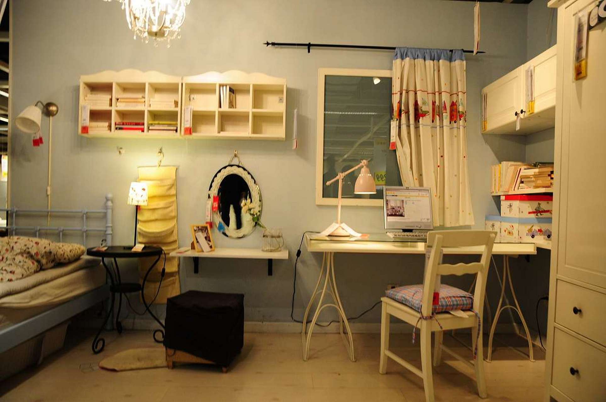 家中书房的diy设计可以有很多创意和个性化的元素.