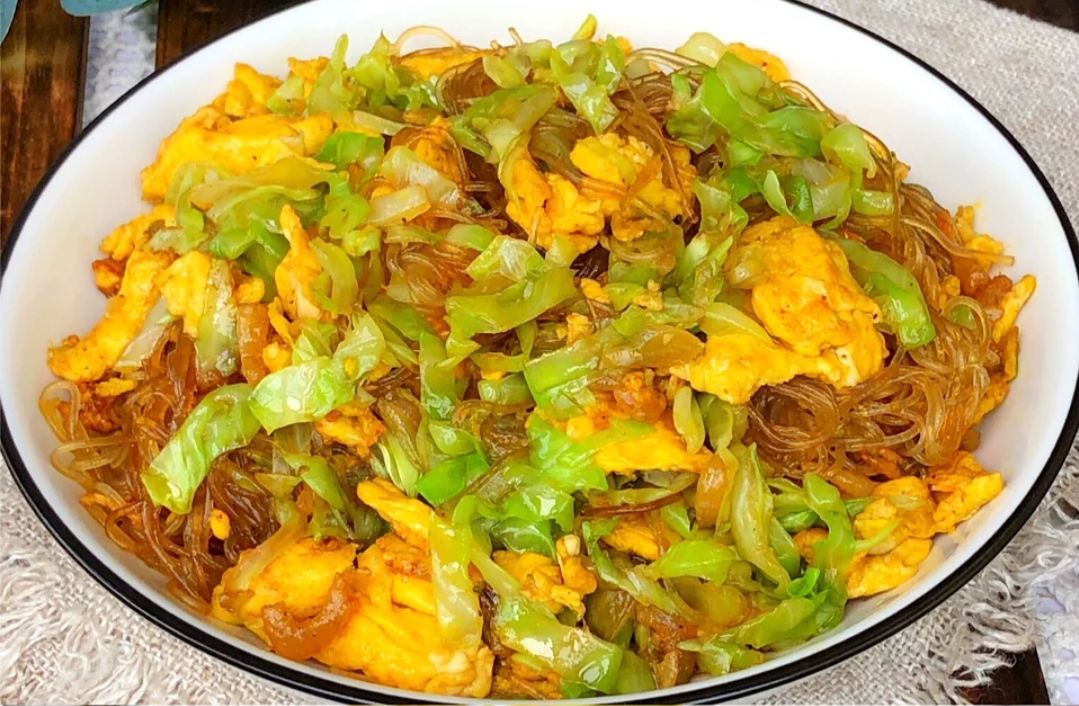 厨房萌新必学家常菜,简单几步就能搞定的包菜粉丝,赶紧get起来