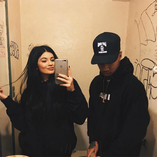 travis scott当爹,金小小妹kylie jenner近日宣布生下一个女孩!