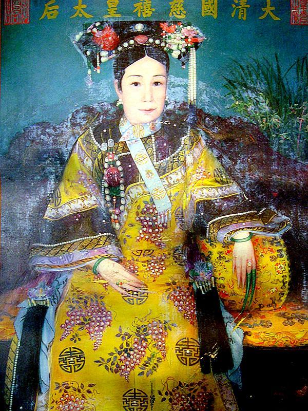 这幅洋人绘制的慈禧太后肖像画,体态肥胖臃肿,面容扭曲狰狞.真是大胆!