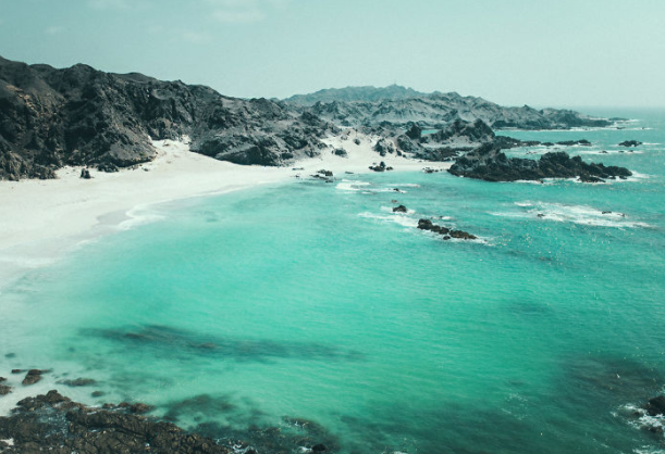 旅游:辽阔的阿拉伯半岛,浑然天成的巍峨景观