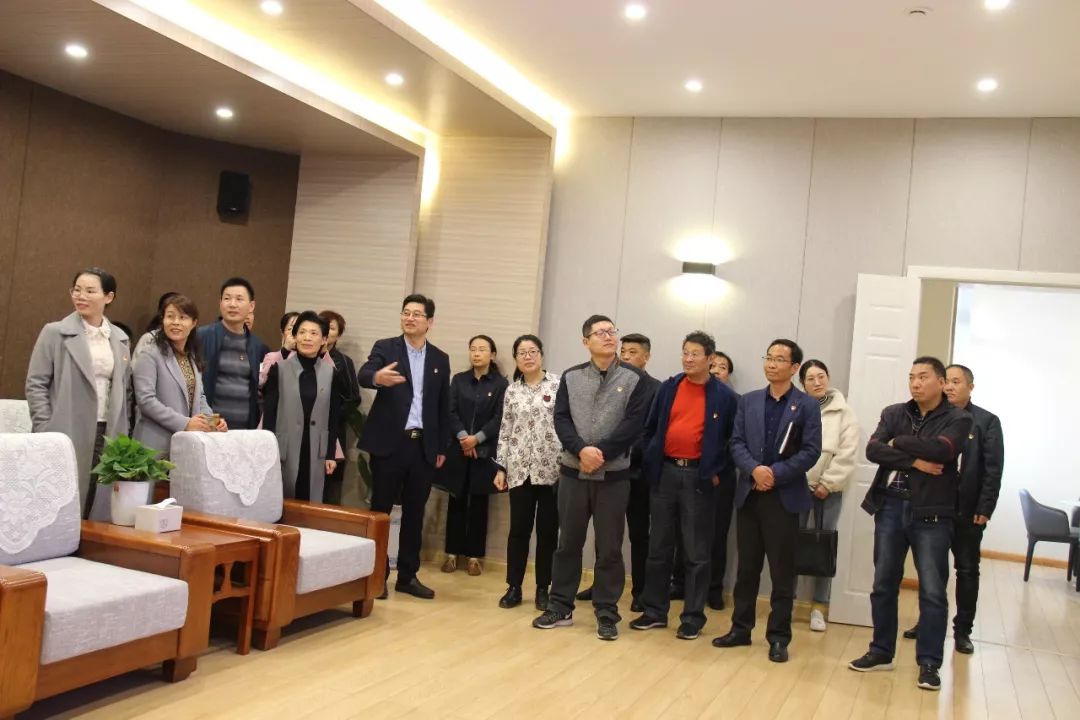 新沂市人民医院党委副书记,副院长乔汉连一行来新沂法院参观交流党建