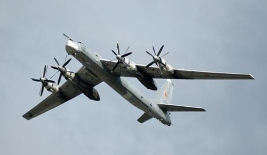 还能飞?图95轰炸机隔三差五就来日本海巡逻!