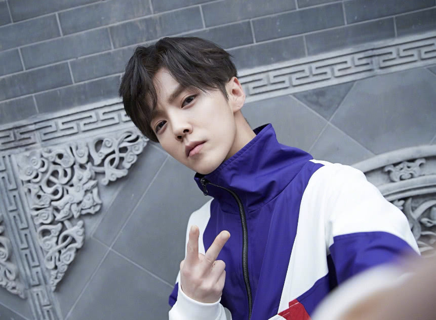 谁说鹿晗不会抽烟?仅此一张"抽烟照"流出,网友:man爆了!