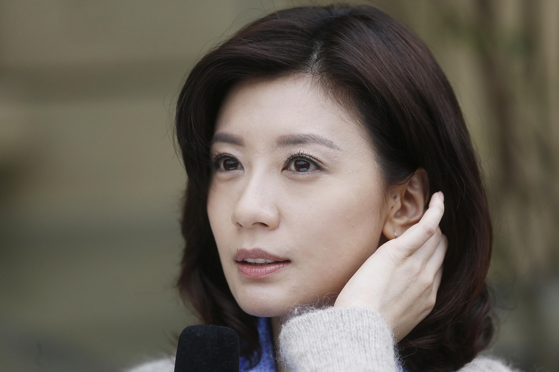 答案是:她结过婚,而且还不止一次呢!贾静雯曾与