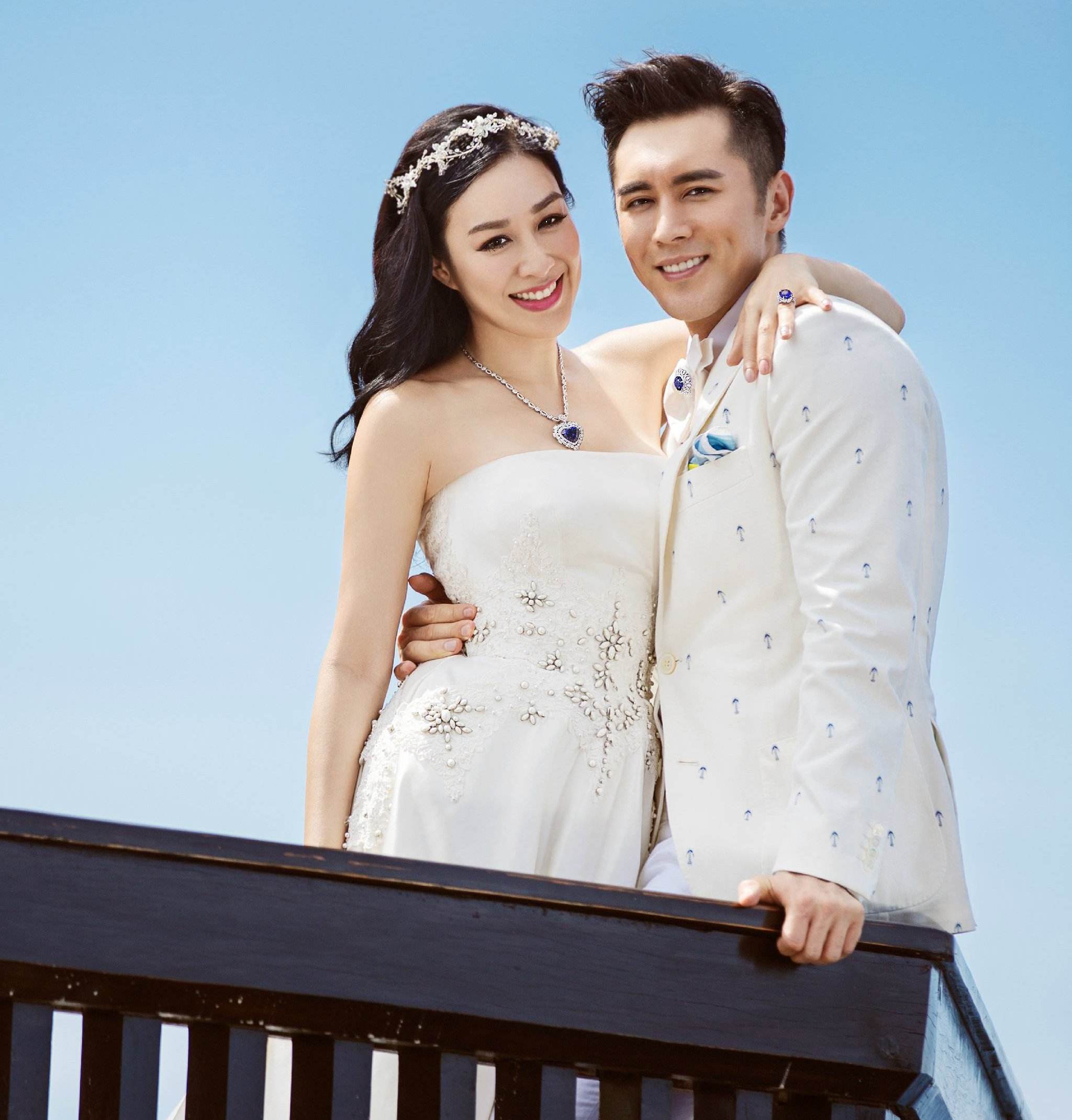 张伦硕钟丽缇夫妇在15年时,因为参加某个节目而相恋走到了一起,恋情