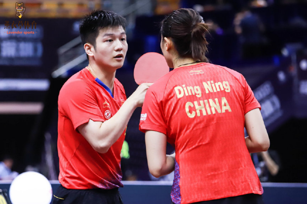 国乒爆大冷门!樊振东 丁宁0-3惨败朝鲜组合,央视名记道输球原因