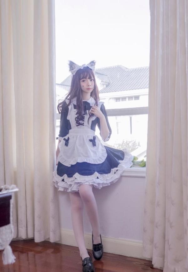白丝少女cosplay:今天就是你的喵喵女仆啦!主人,欢迎回家