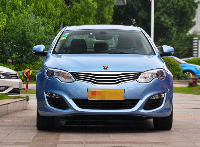 荣威e550新能源的外观是这个车不得不提的,使整车更加科技,力量,科技