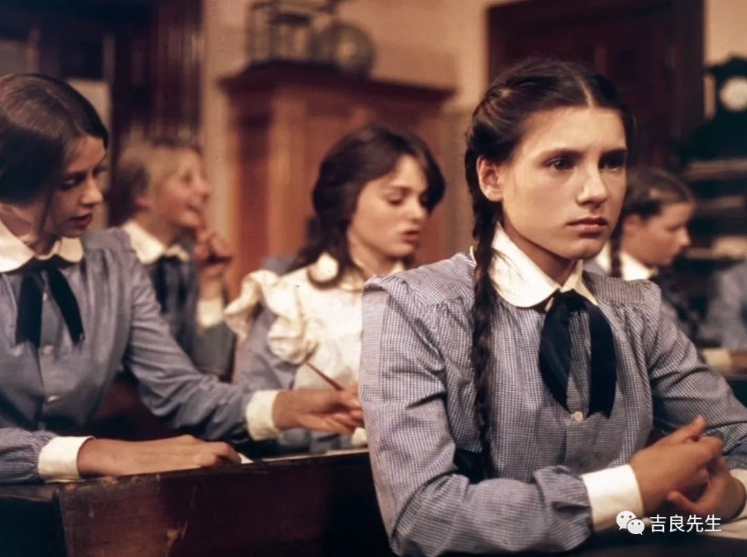 这部讲述维多利亚时代性启蒙的电影,是时尚界的灵感源泉.