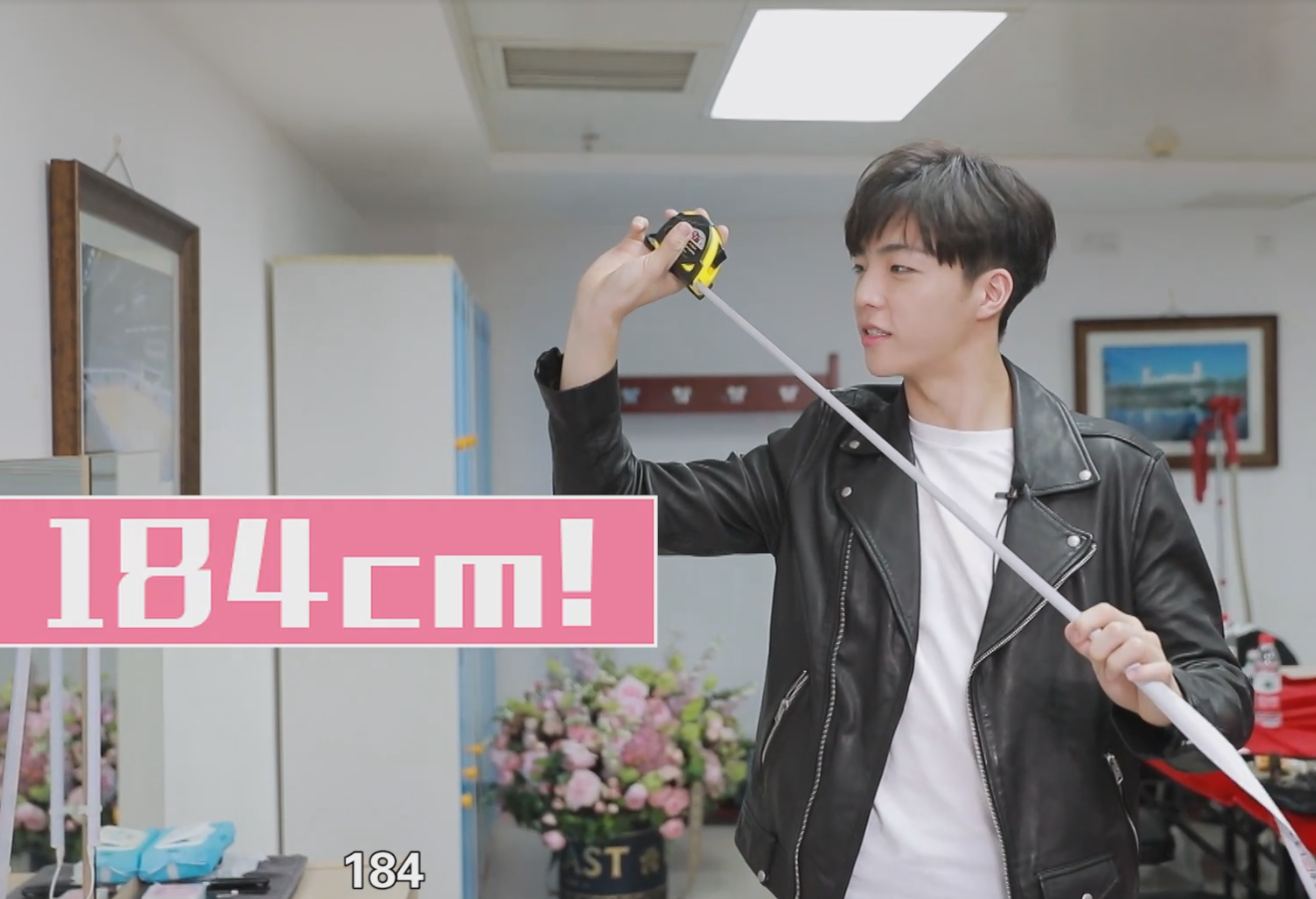 陈立农颁奖现场遇182女粉丝显出真实身高?还被粉丝气到翻白眼?