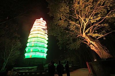 大足石刻北山景区,宋代古塔——多宝塔和宋代石窟造像——二佛