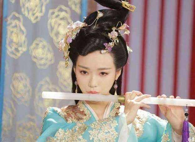 古装剧中女子吹笛子:个个又美又仙,到了赵丽颖这儿,画风却变了