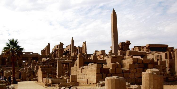 回乌尔城的皇家陵寝"死亡地"