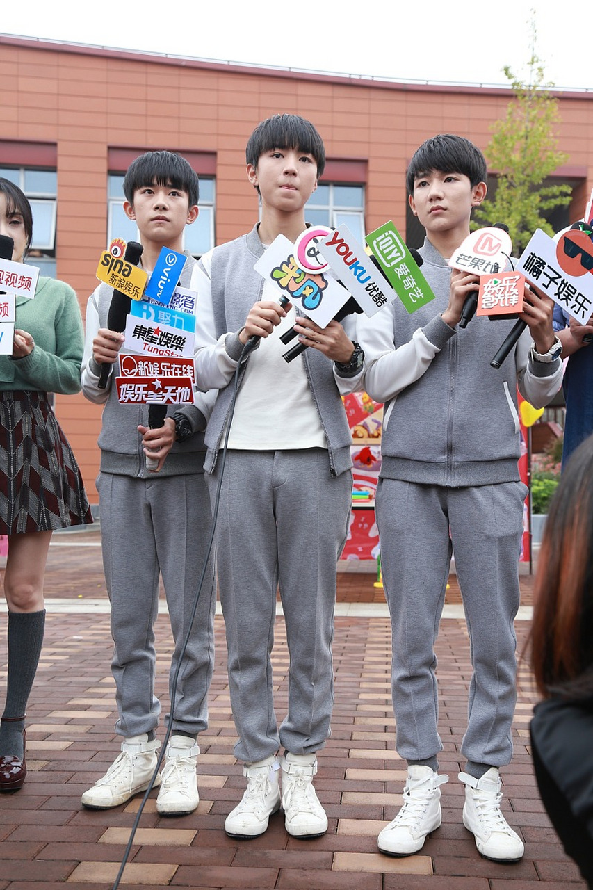 tfboys官博在4月15日这一天,深情地发布了纪念十周年的博文,字字句句