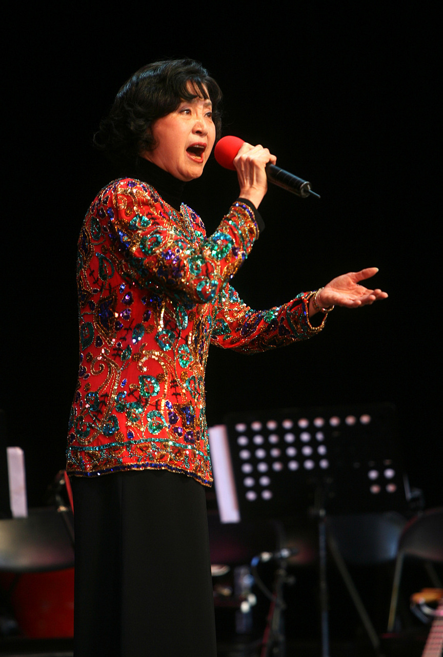 在中国影视界,有一位备受瞩目的女演员,她的名字叫杨春霞