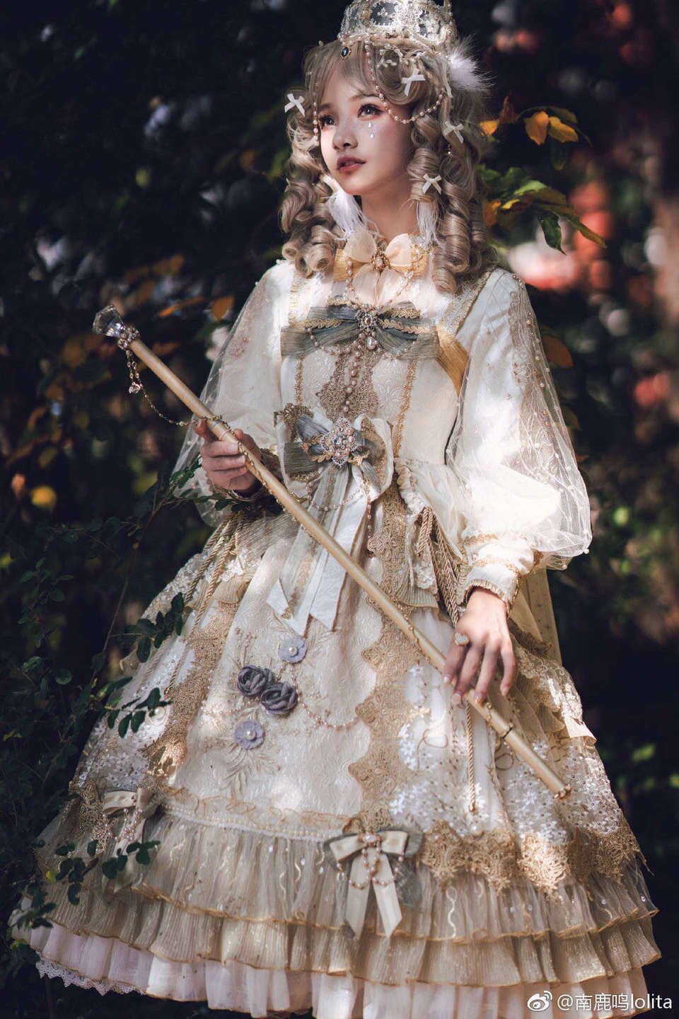 花嫁款洛丽塔:晨曦的朝露被悄然唤醒,梦幻的枝芽在风中缓缓漾开