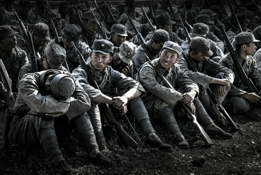 战火纷飞中的八路军,看女战士可爱的面庞