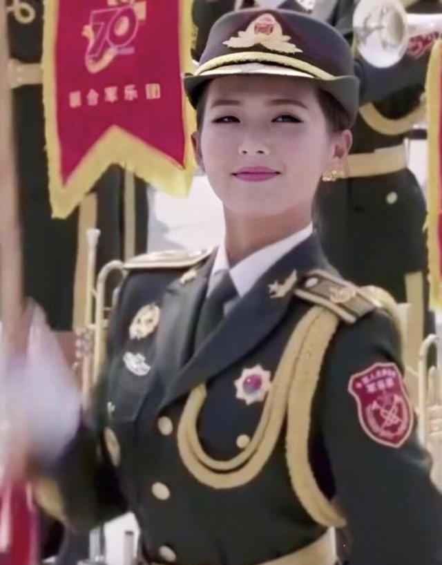 阅兵美女高远图片