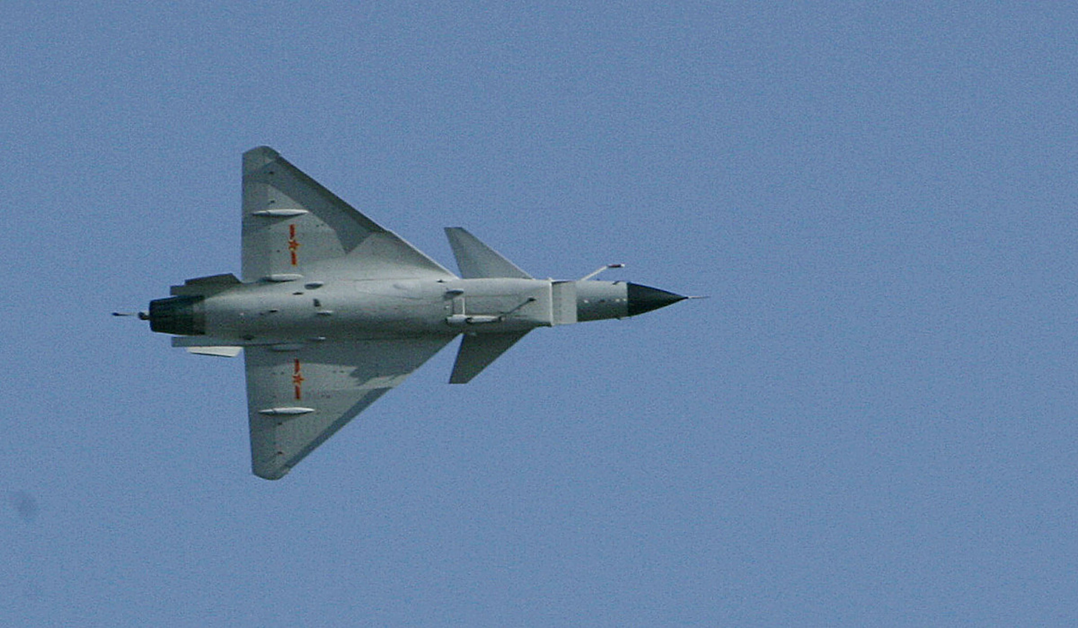 空军歼-11bs战斗机的前起落架.