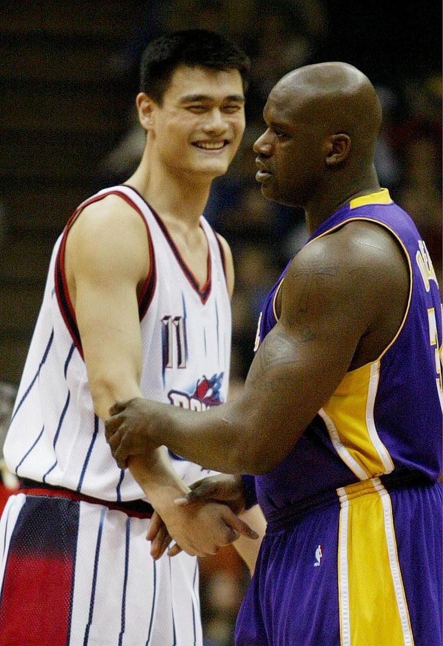 姚明和奥尼尔,两大nba传奇人物的亚运同框,引爆了篮球迷们的热情!