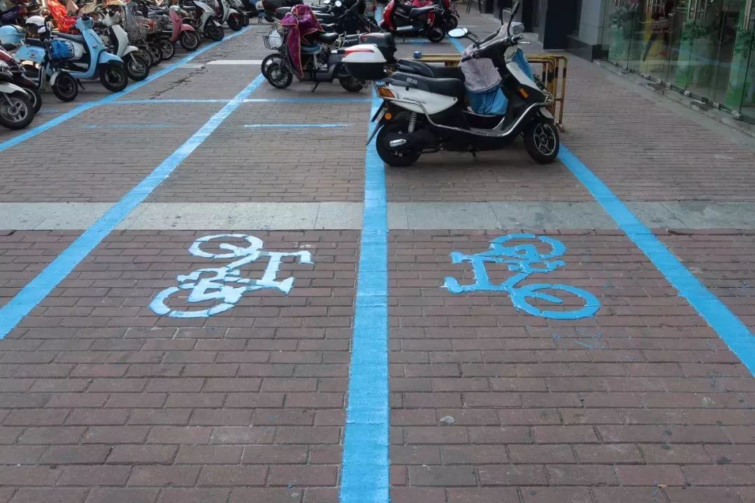 靖江非机动车有了"专属停车位"后,看看道路有啥变化?